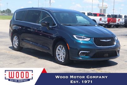New 2025 Chrysler Pacifica Select