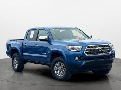 Used 2016 Toyota Tacoma SR5 w/ SR5 Appearance Package (SN)