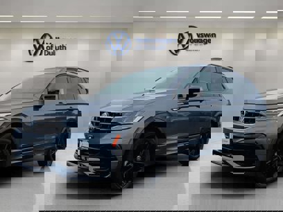 Certified 2022 Volkswagen Tiguan SE R-Line