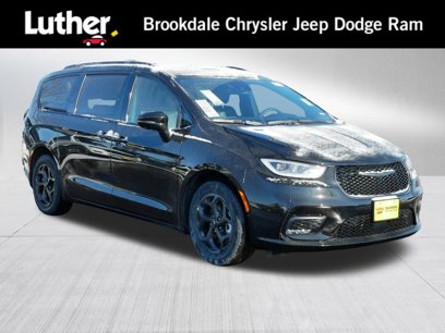 New 2025 Chrysler Pacifica Premium
