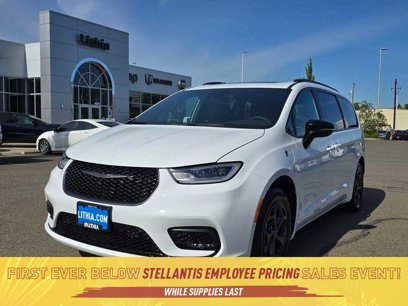 New 2025 Chrysler Pacifica Premium