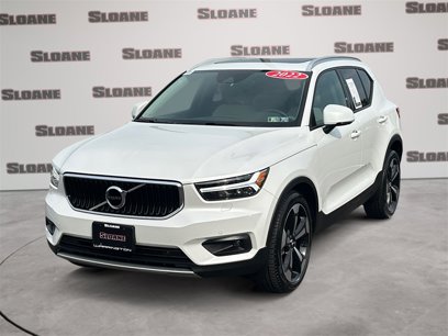 Used 2022 Volvo XC40 T5 Momentum
