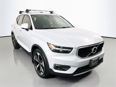 Used 2021 Volvo XC40 T5 Momentum w/ Premium Package