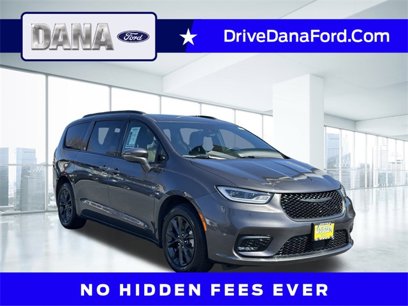 Used 2021 Chrysler Pacifica Touring-L w/ Uconnect Theater Family Group