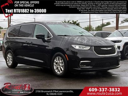 Used 2024 Chrysler Pacifica Touring-L