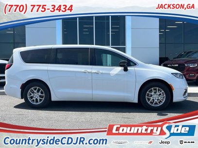 New 2025 Chrysler Pacifica Select