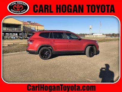 Used 2024 Volkswagen Atlas SE w/ Black Wheel Package