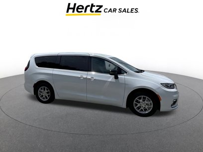 Used 2024 Chrysler Pacifica Touring-L