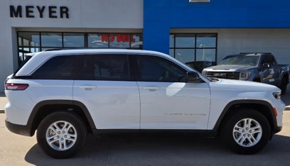 Used 2023 Jeep Grand Cherokee Laredo w/ Trailer Tow Prep Group (B)