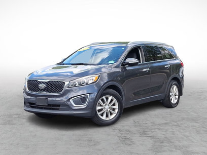 Used 2017 Kia Sorento LX w/ LX Convenience Package