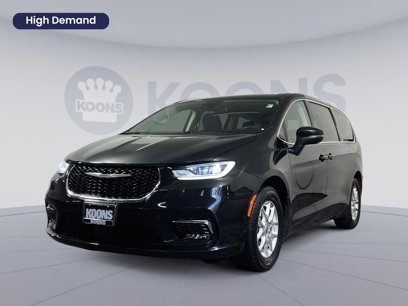 Used 2023 Chrysler Pacifica Touring-L