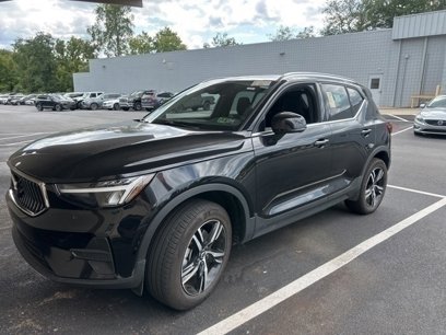 Used 2025 Volvo XC40 B5 Core