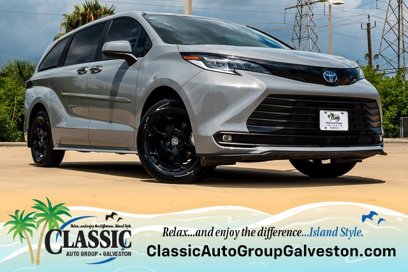 Certified 2025 Toyota Sienna XLE Woodland Edition