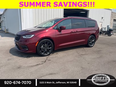 Used 2021 Chrysler Pacifica Touring-L w/ Uconnect Theater Family Group
