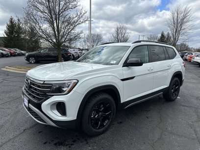 New 2025 Volkswagen Atlas Peak Edition SE