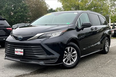 Used 2022 Toyota Sienna LE