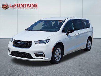 New 2025 Chrysler Pacifica Select