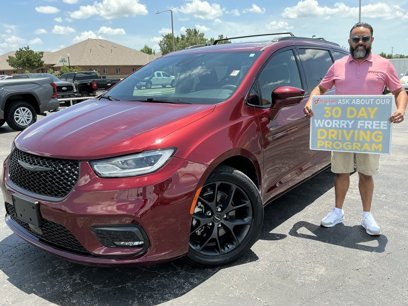 Used 2022 Chrysler Pacifica Touring-L w/ S Appearance Package