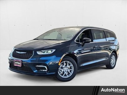 New 2025 Chrysler Pacifica Select