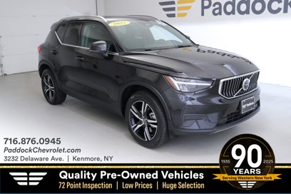 Used 2025 Volvo XC40 B5 Core