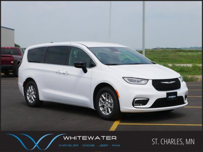 New 2025 Chrysler Pacifica Select