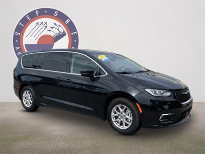 Used 2023 Chrysler Pacifica Touring-L