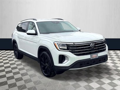 Used 2024 Volkswagen Atlas SE w/ Black Wheel Package