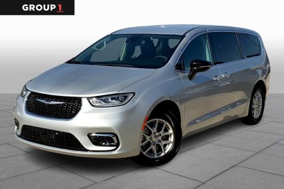 Used 2024 Chrysler Pacifica Touring-L