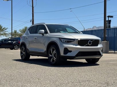 Used 2025 Volvo XC40 B5 Core