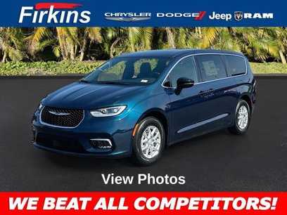 New 2025 Chrysler Pacifica Select