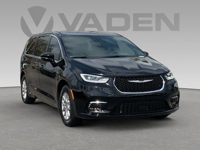 New 2025 Chrysler Pacifica Select