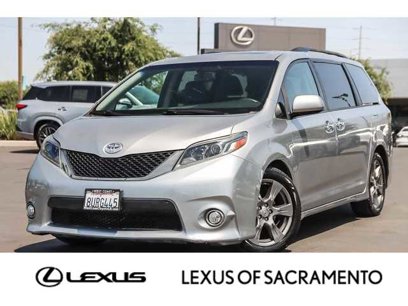 Used 2017 Toyota Sienna SE w/ Preferred Accessory Package