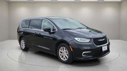 Used 2023 Chrysler Pacifica Touring-L