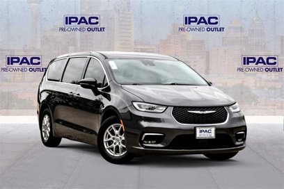 Used 2023 Chrysler Pacifica Touring-L