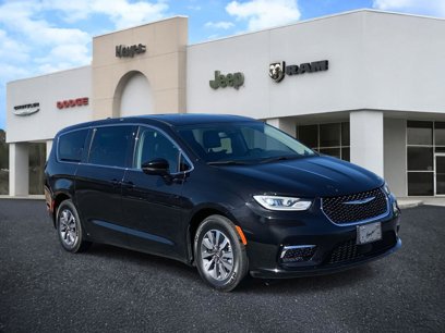 Certified 2023 Chrysler Pacifica Touring-L