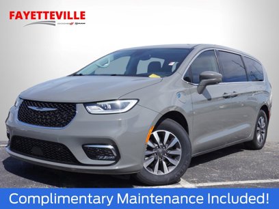 Used 2022 Chrysler Pacifica Touring-L w/ Uconnect Theater Family Group