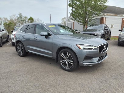 Used 2019 Volvo XC60 T5 Momentum w/ Multimedia Package