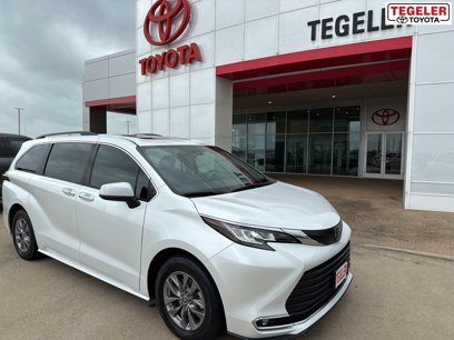 Used 2023 Toyota Sienna XLE