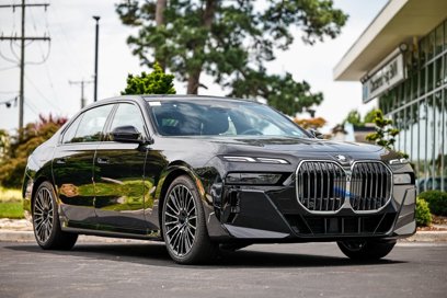 New 2025 BMW 740i w/ Premium Package
