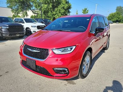 New 2025 Chrysler Pacifica Select