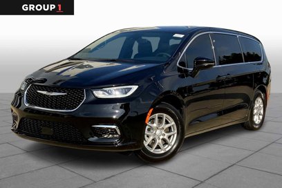 New 2025 Chrysler Pacifica Select
