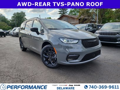 New 2025 Chrysler Pacifica Limited