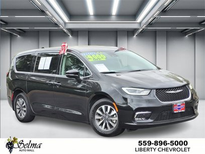 Used 2022 Chrysler Pacifica Touring-L w/ Uconnect Theater Family Group
