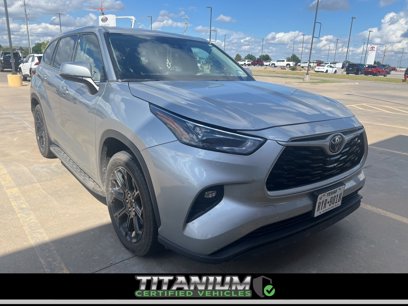 Used 2022 Toyota Highlander LE