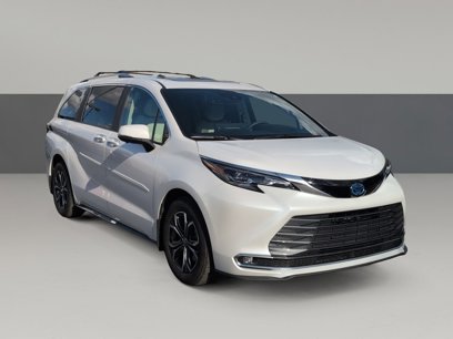 Certified 2025 Toyota Sienna Platinum