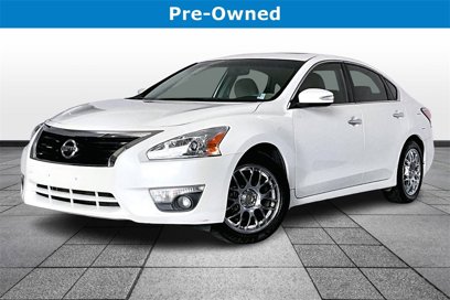 Used 2015 Nissan Altima 2.5 SV w/ Convenience Package