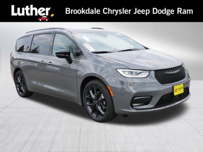 New 2025 Chrysler Pacifica Limited w/ Trailer Tow Group