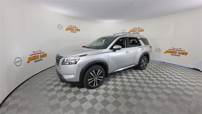 New 2025 Nissan Pathfinder Platinum w/ Cargo Package