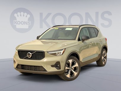 New 2025 Volvo XC40 B5 Plus w/ Climate Package