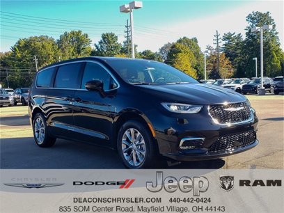 New 2026 Chrysler Pacifica Select